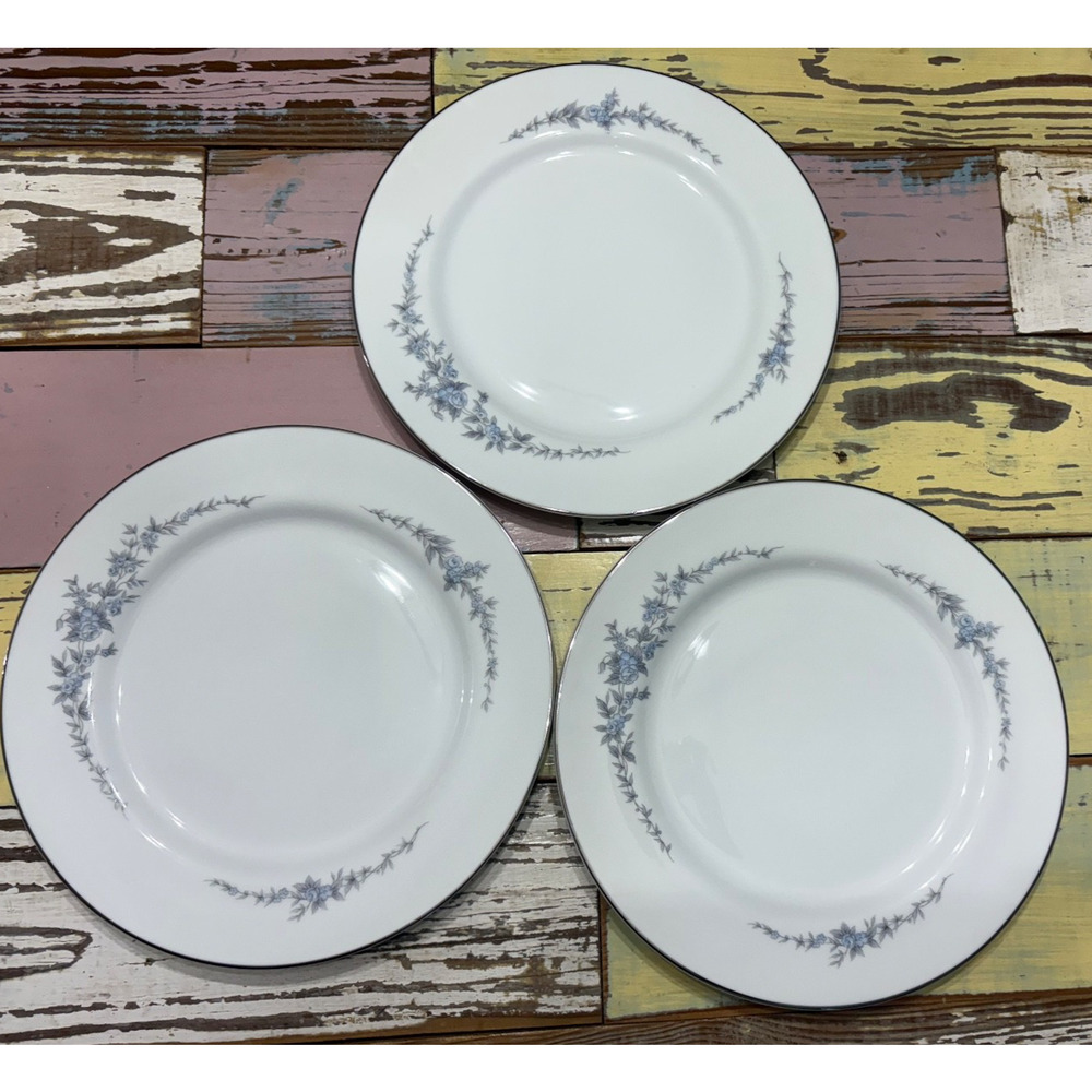 Mikasa Fine China Narumi Annabelle 5604. 10 1/2 inch Dinner Plate Set of 3